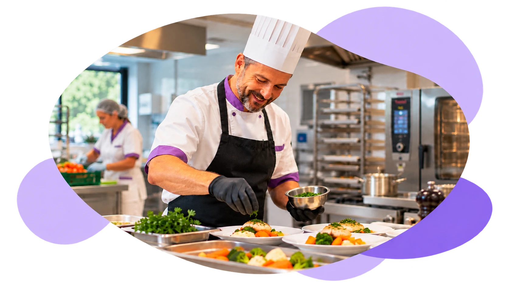 Chef cuisinier en cuisine de maison de repos